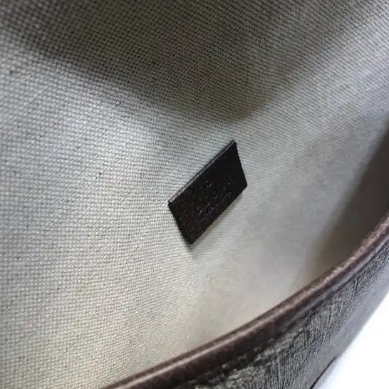 First bag ru GUCCI Neo GG Vintage medium messenger 0514